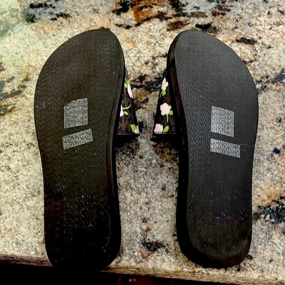 Michael Kors slides! - Picture 4 of 7